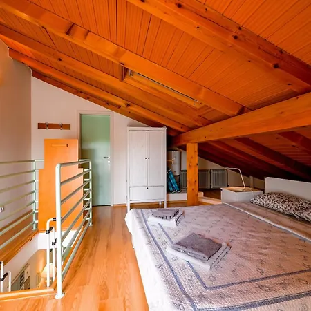 Venus Re Apartment *